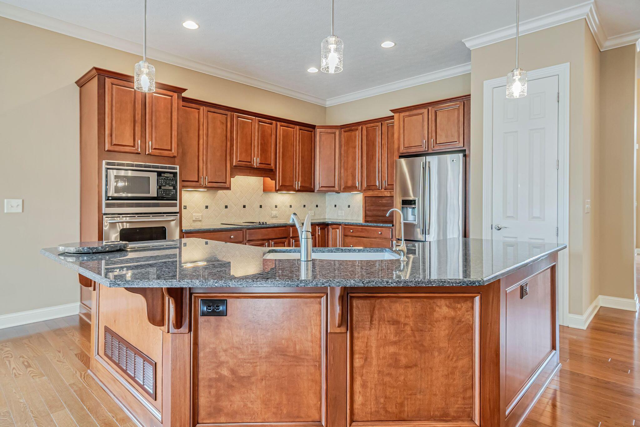 6016 Tournament Drive, Westerville, Ohio image 15