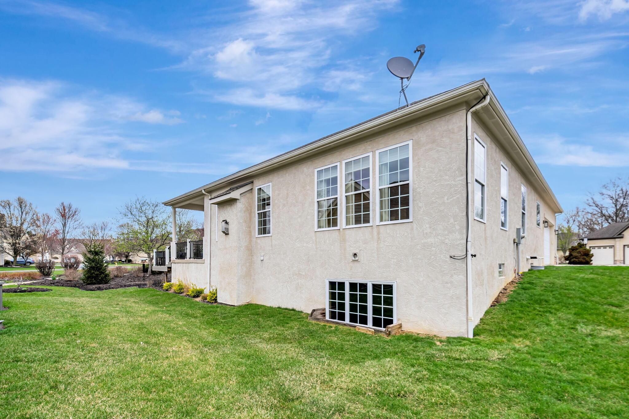 6016 Tournament Drive, Westerville, Ohio image 46