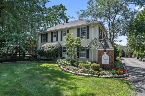 Tiny photo for 1631 Roxbury Road A1 #A1, Columbus, OH 43212 (MLS # 226000606)