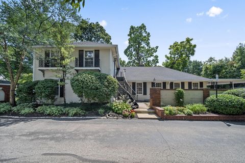 Tiny photo for 1631 Roxbury Road A1 #A1, Columbus, OH 43212 (MLS # 226000606)