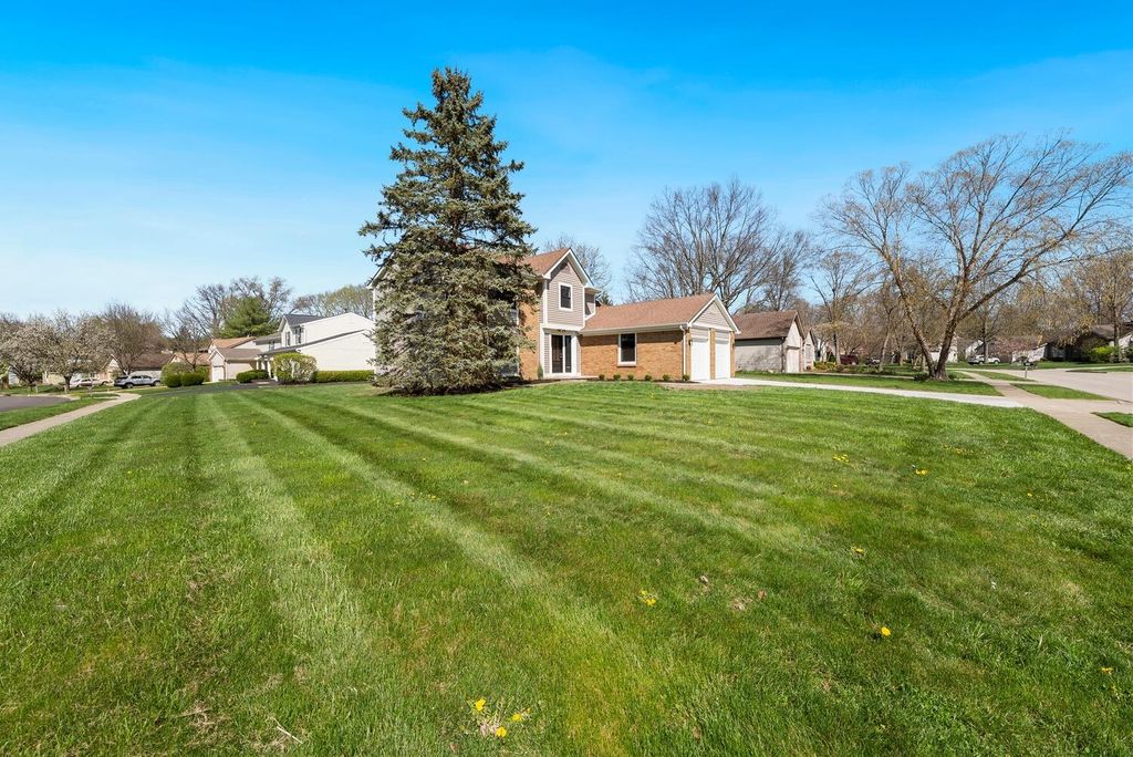 Photo of 294 Meadow View Drive, Powell, OH 43065 (MLS # 226011869)