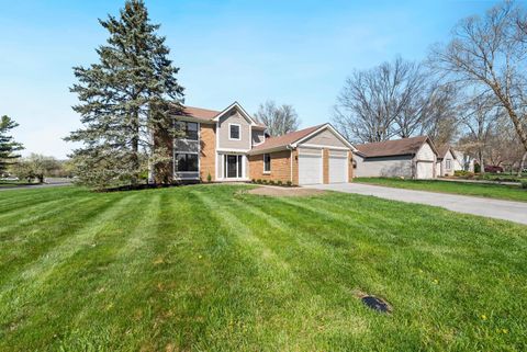 Photo of 294 Meadow View Drive, Powell, OH 43065 (MLS # 226011869)