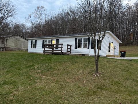 Photo of 99 Berrimore Drive, Utica, OH 43080 (MLS # 225044056)