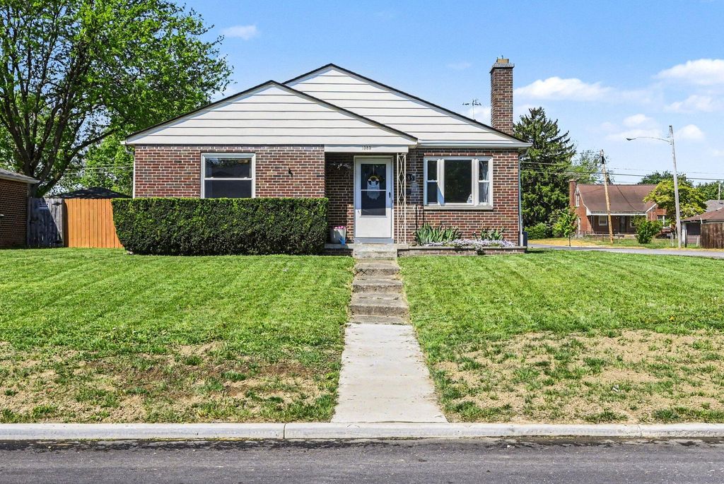 Photo of 1585 Linwood Avenue, Columbus, OH 43207 (MLS # 226013863)