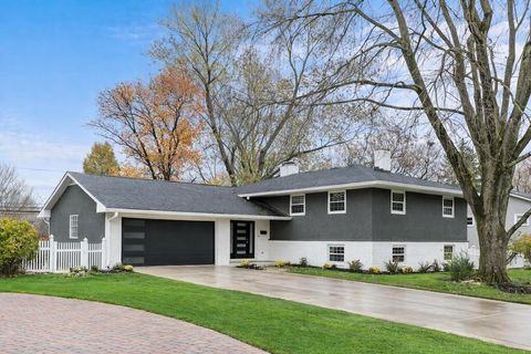 Photo of 1530 Pemberton Drive, Columbus, OH 43221 (MLS # 226001383)