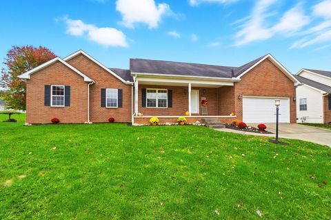 Photo of 1916 Country Place, Lancaster, OH 43130 (MLS # 225039155) Photo of 1916 Country Place, Lancaster, OH 43130 (MLS # 225039155)