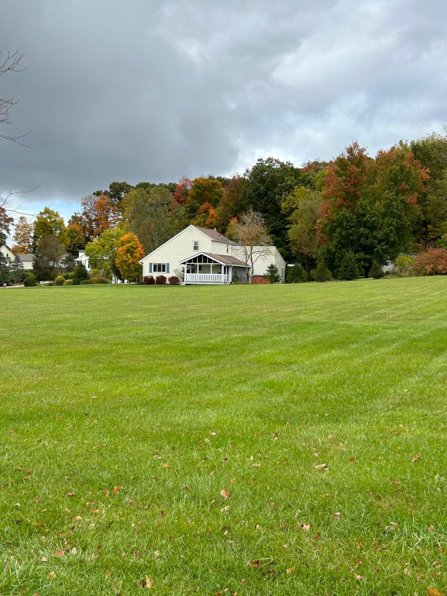 4062 Apple Valley Drive, Howard, Ohio image 2