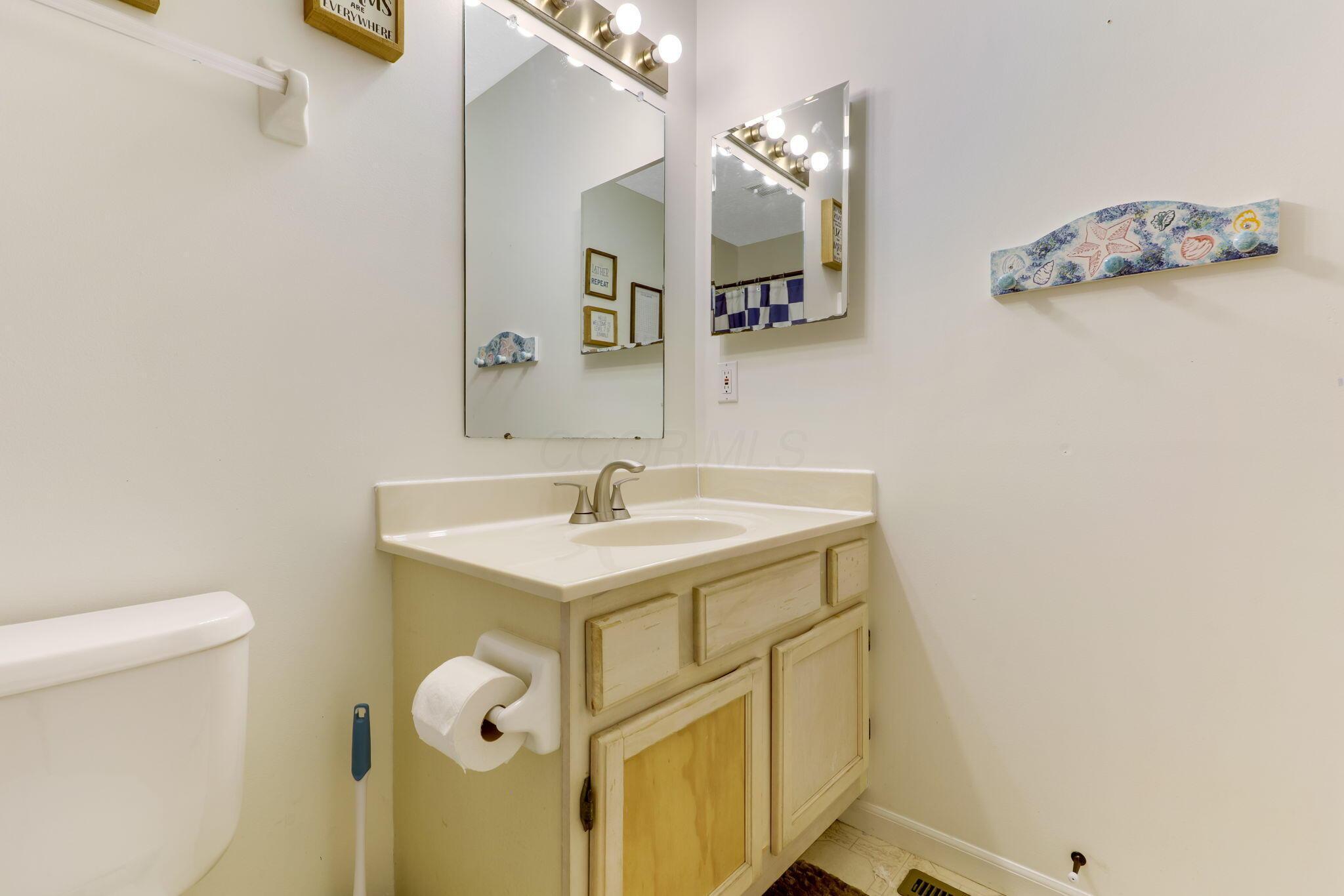 6582 Cloverlawn Circle, Canal Winchester, Ohio image 35