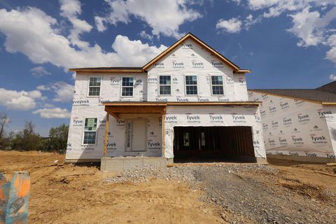 Photo of 810 Hilton Drive, Reynoldsburg, OH 43068 (MLS # 226012609)