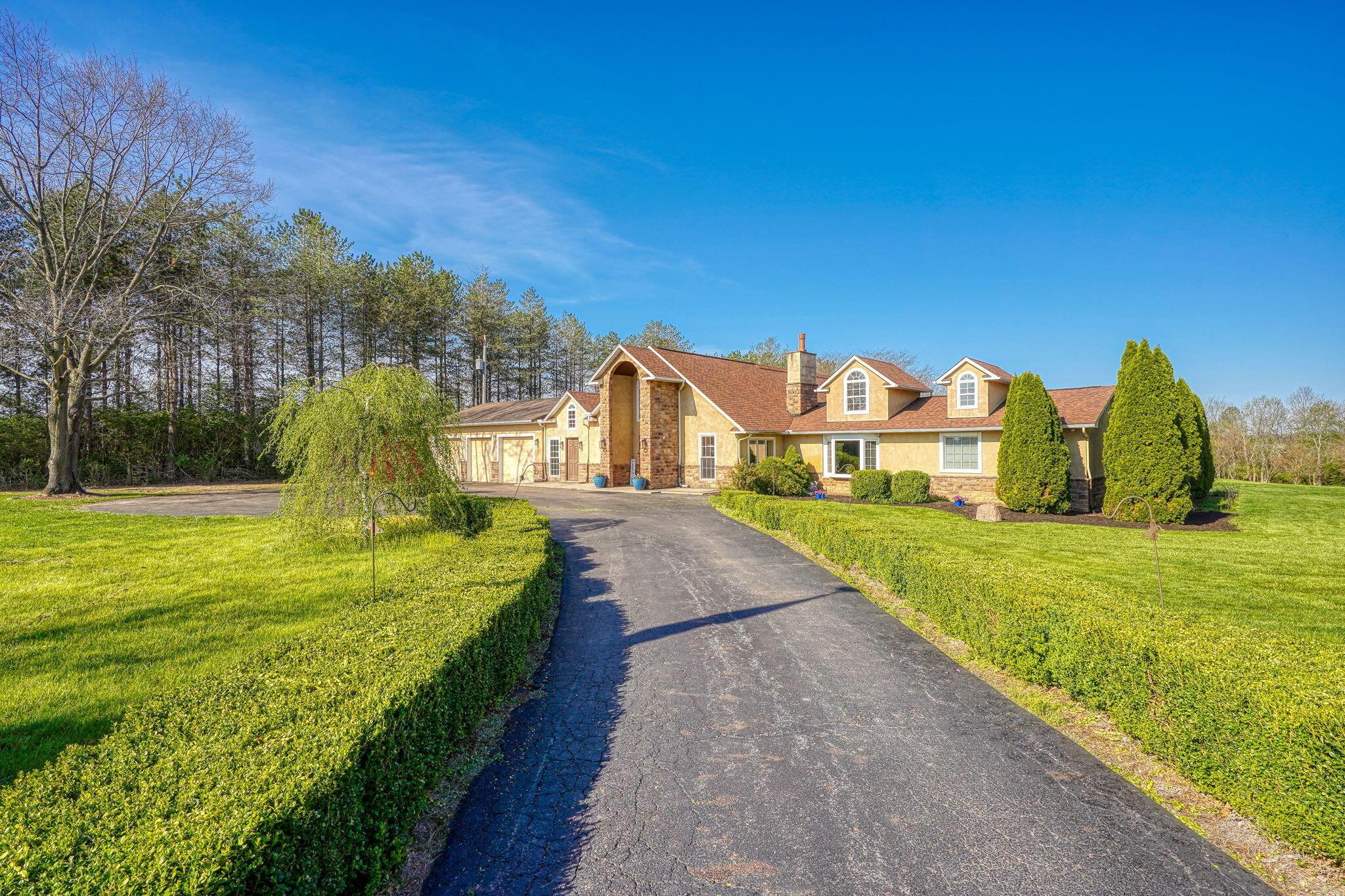 4251 Harrisburg Georgesville Road, Grove City, Ohio image 3