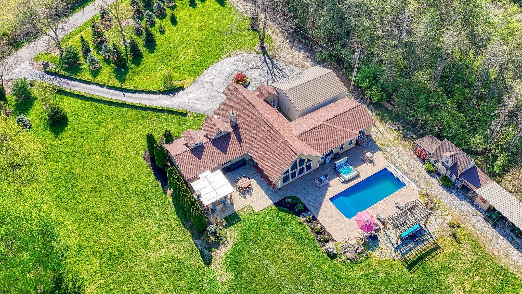 4251 Harrisburg Georgesville Road, Grove City, Ohio image 1