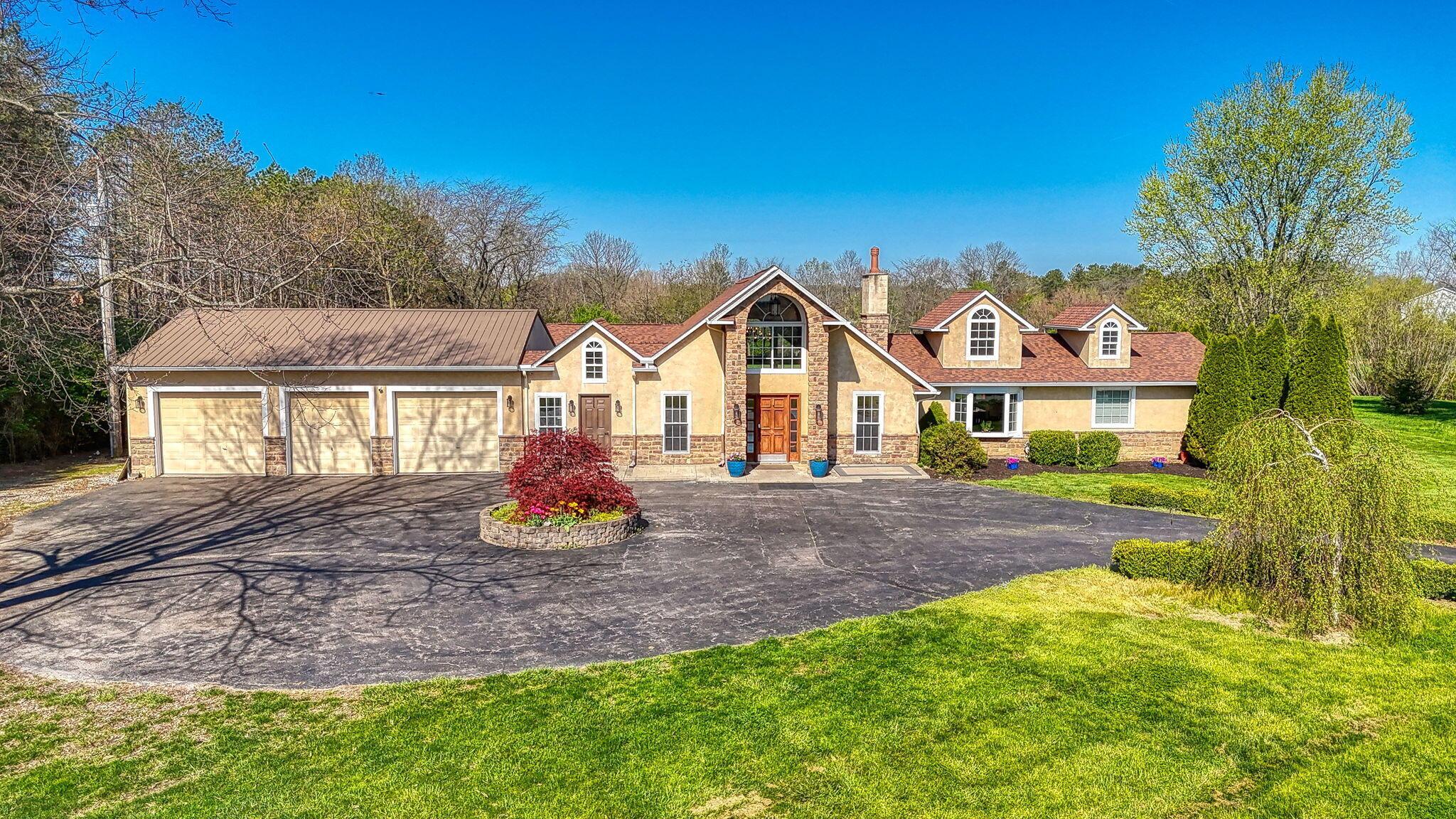 4251 Harrisburg Georgesville Road, Grove City, Ohio image 5