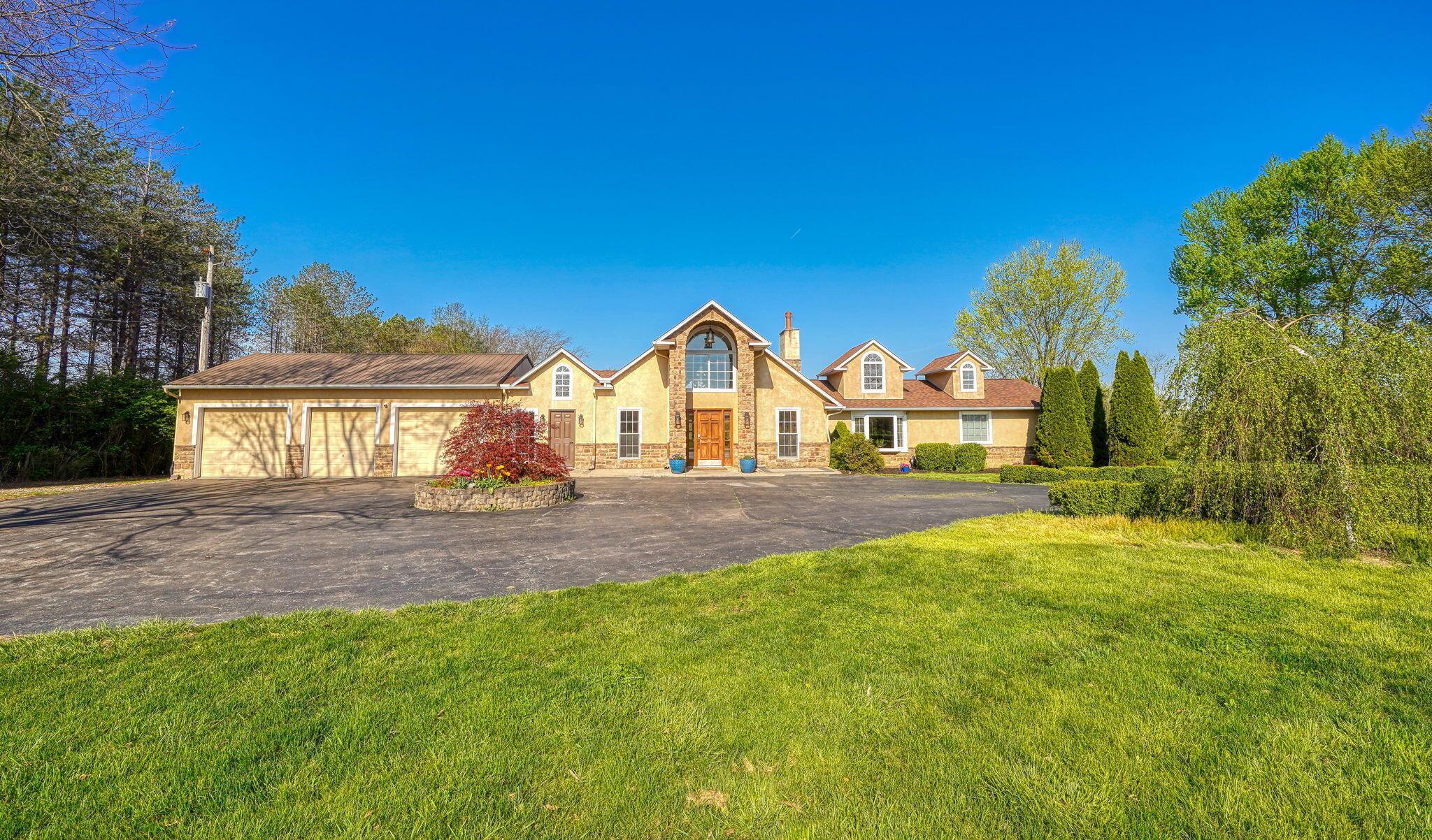 4251 Harrisburg Georgesville Road, Grove City, Ohio image 12