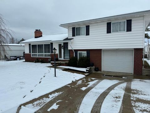 Photo of 122 Columbia Drive, Waverly, OH 45690 (MLS # 225044596)