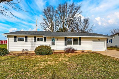 Photo of 200 Meadow Drive, Circleville, OH 43113 (MLS # 226005687)