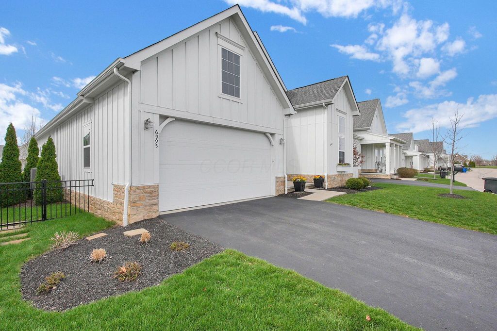 Photo of 6995 Foreland Lane 24 #24, Dublin, OH 43016 (MLS # 226012494)