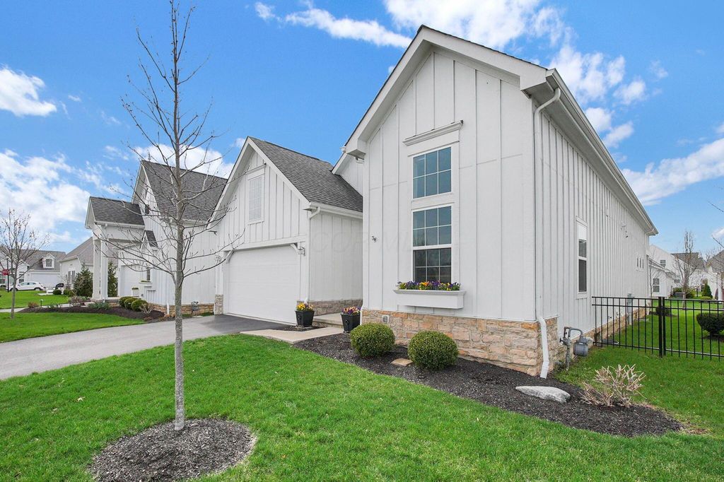 Photo of 6995 Foreland Lane 24 #24, Dublin, OH 43016 (MLS # 226012494)