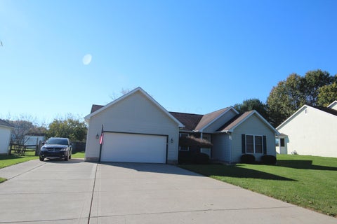 Photo of 70 Zellers Lane SW, Etna, OH 43062 (MLS # 226040591)