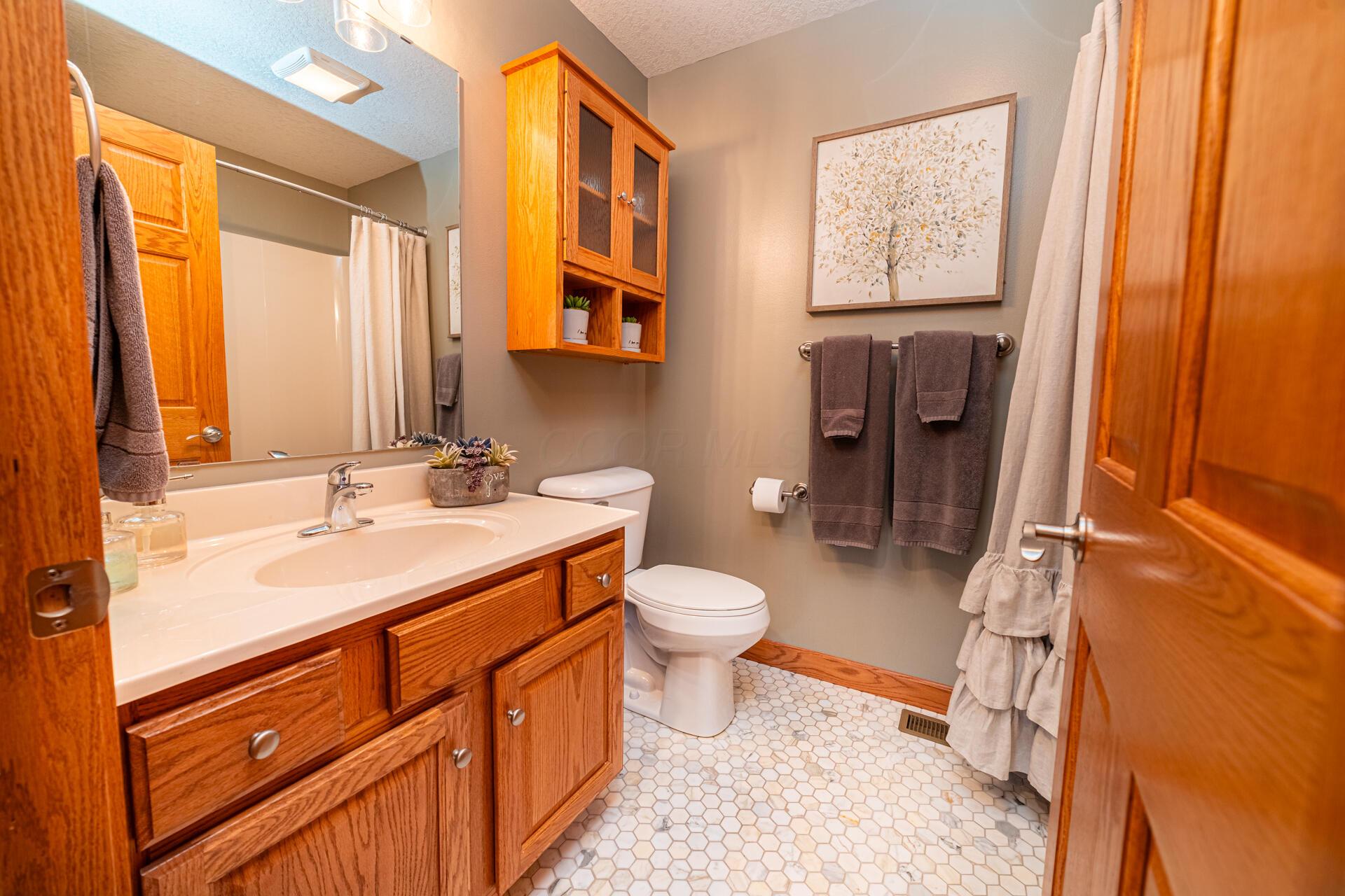 846 Fairway Drive, Howard, Ohio image 28