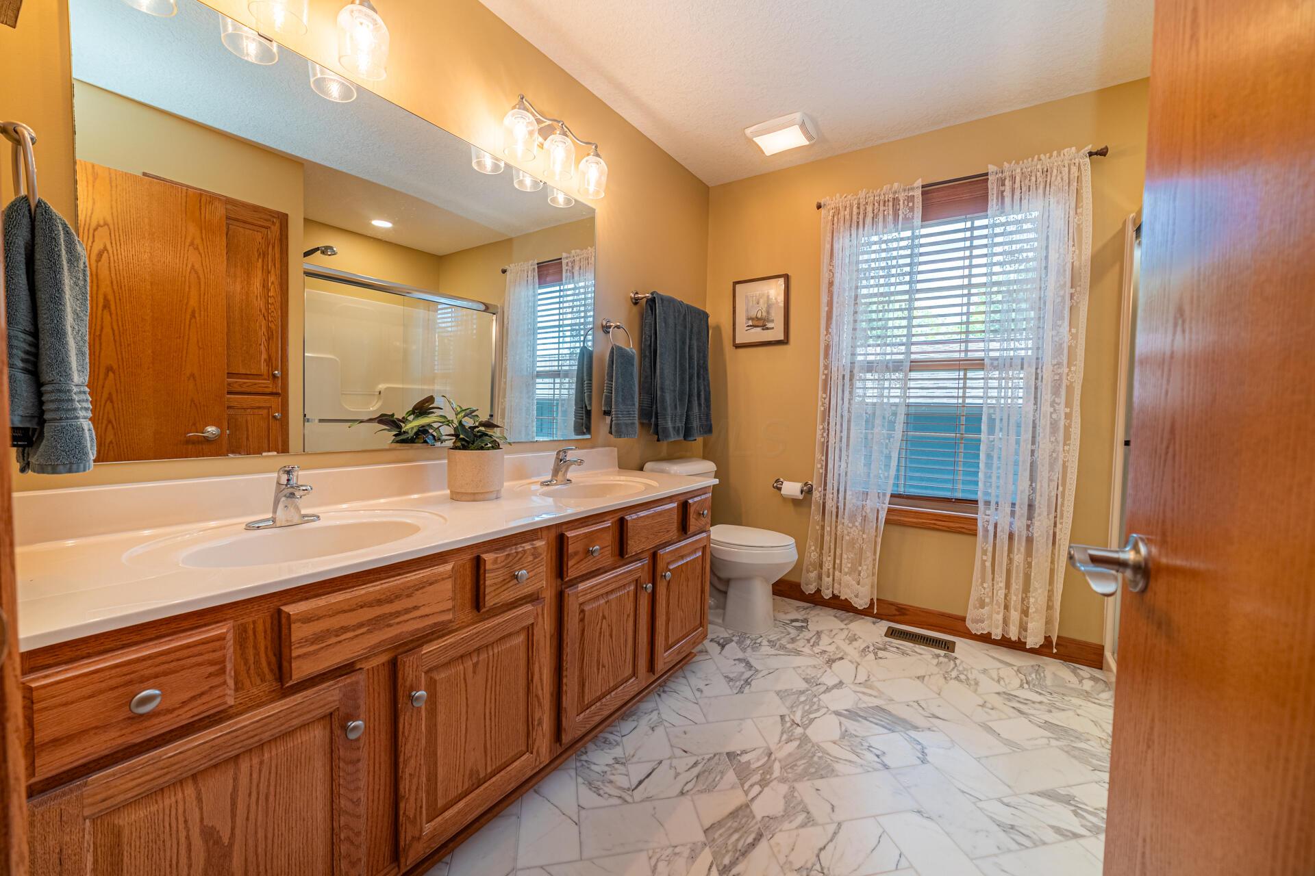 846 Fairway Drive, Howard, Ohio image 21