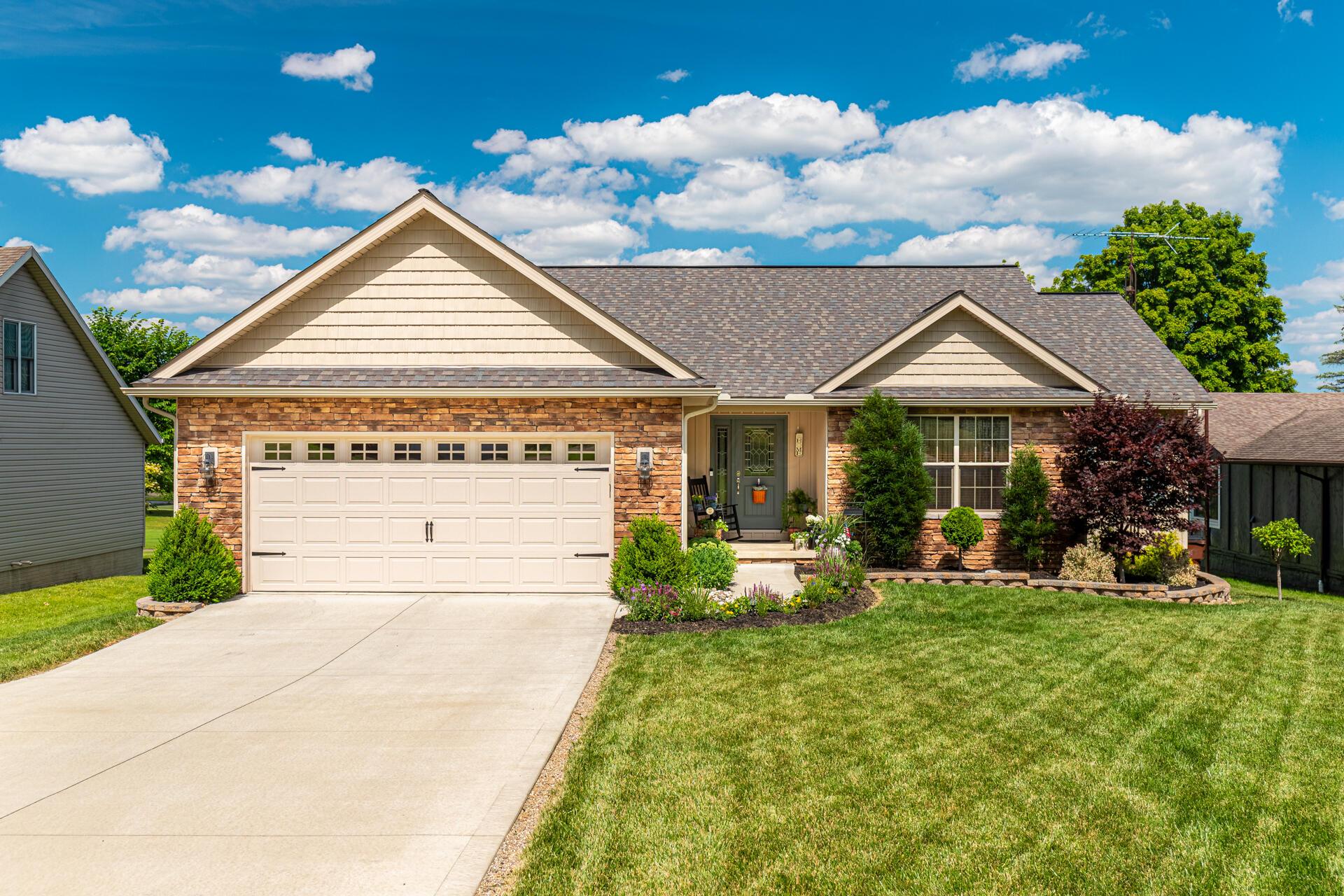846 Fairway Drive, Howard, Ohio image 1