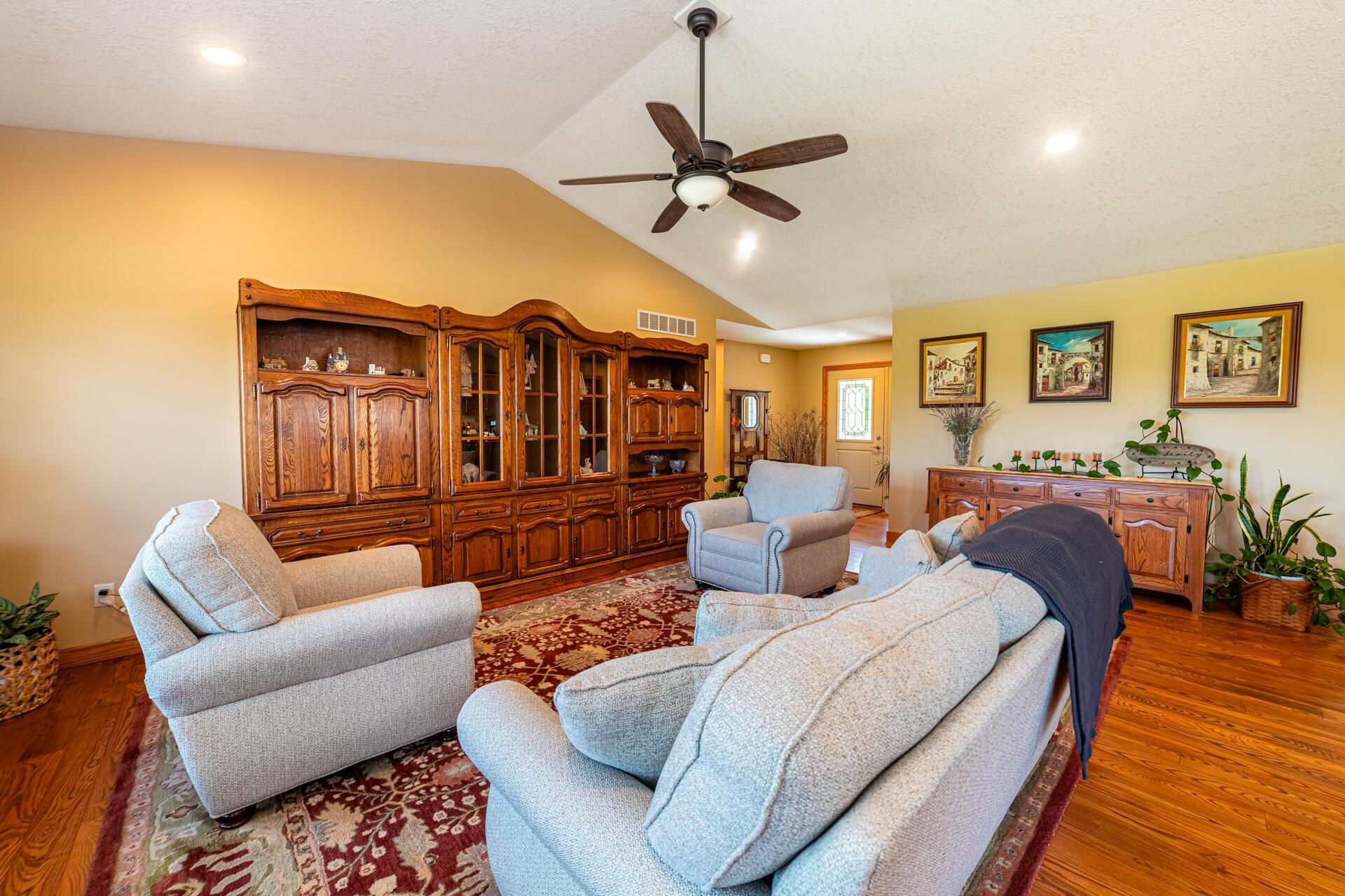 846 Fairway Drive, Howard, Ohio image 8