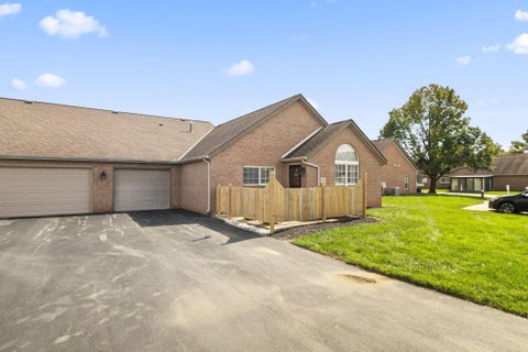 Photo of 4982 Meadow Run Drive, Hilliard, OH 43026 (MLS # 226037884)