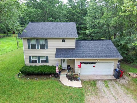 Photo of 300 Woodside Drive SW, Pataskala, OH 43062 (MLS # 225026898)