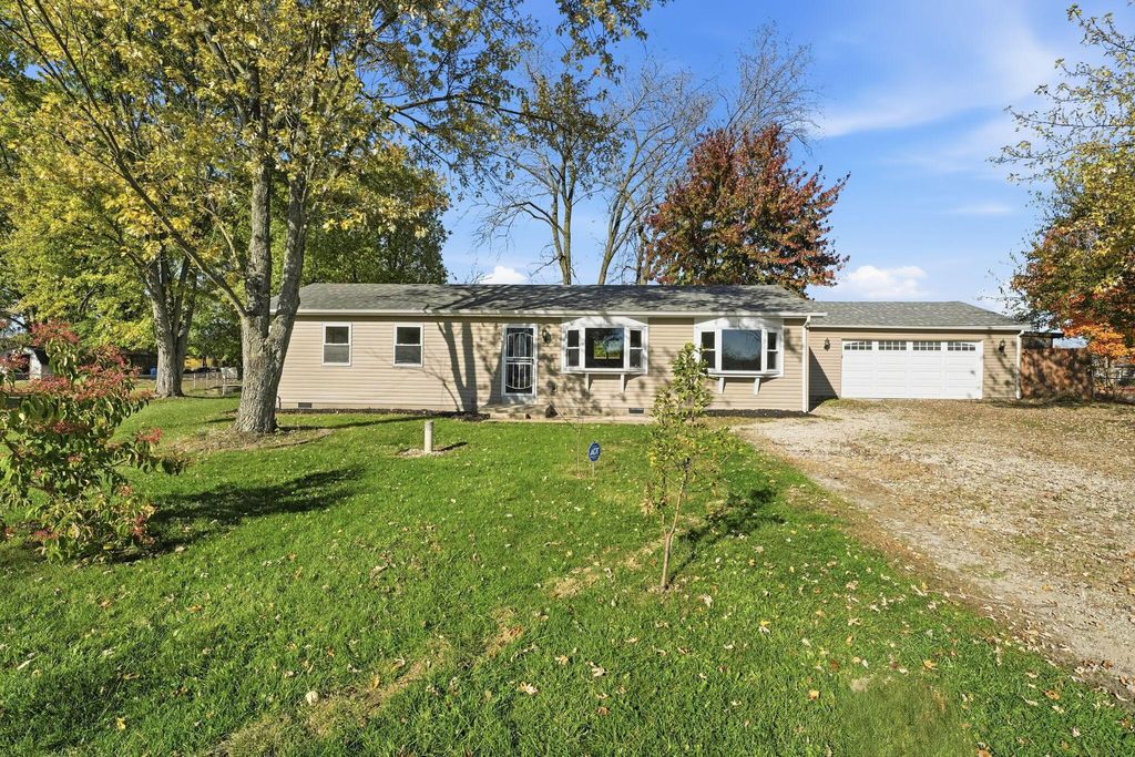 Photo for 15770 Meadowbrook Drive, Marysville, OH 43040 (MLS # 225041001)