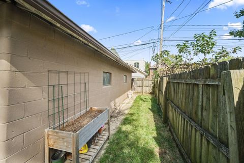Tiny photo for 116 Hanford Street, Columbus, OH 43206 (MLS # 225037573)