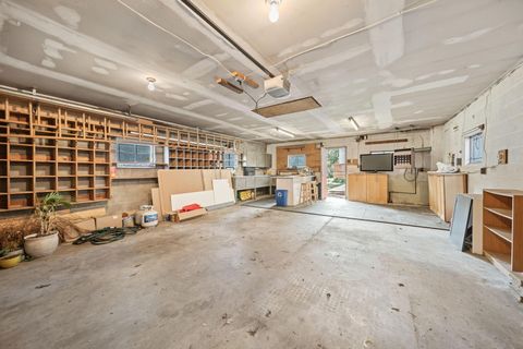 Tiny photo for 116 Hanford Street, Columbus, OH 43206 (MLS # 225037573)