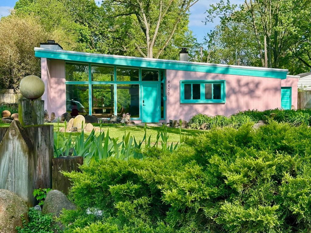 Photo of 4400 Glenmawr Avenue, Columbus, OH 43224 (MLS # 226014661)