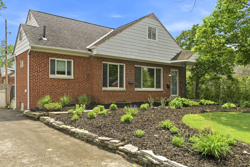 Photo of 580 Enfield Road, Columbus, OH 43209 (MLS # 226014315)