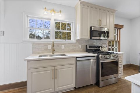 Tiny photo for 27 Woodland Avenue, Delaware, OH 43015 (MLS # 226002299)