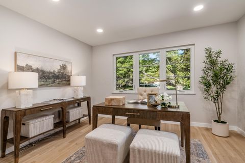 Tiny photo for 1909 Inchcliff Road, Columbus, OH 43221 (MLS # 225039554)