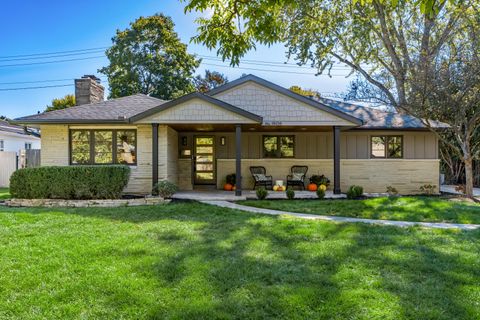 Photo of 1909 Inchcliff Road, Columbus, OH 43221 (MLS # 225039554)