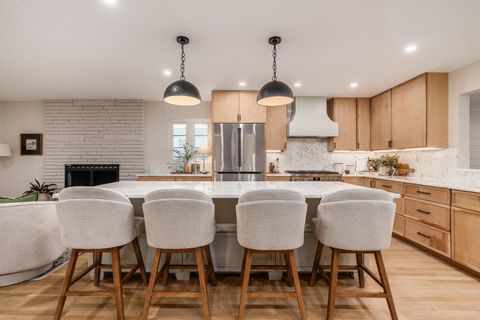 Tiny photo for 1909 Inchcliff Road, Columbus, OH 43221 (MLS # 225039554)