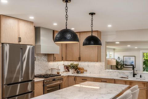 Tiny photo for 1909 Inchcliff Road, Columbus, OH 43221 (MLS # 225039554)