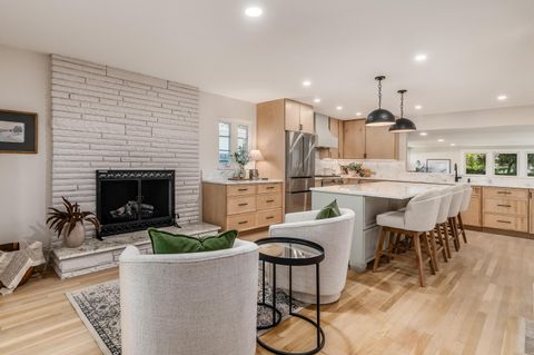 Tiny photo for 1909 Inchcliff Road, Columbus, OH 43221 (MLS # 225039554)