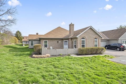 Photo of 5757 Willow Lake, Grove City, OH 43123 (MLS # 226010057)