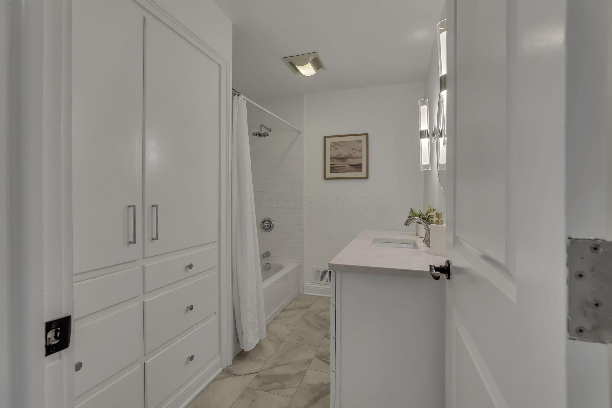 Columbus, Ohio 43220, United States, 4 Bedrooms Bedrooms, ,3 BathroomsBathrooms,Residential,Active,181106