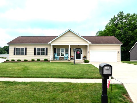 Photo of 139 Duncan Drive, Pataskala, OH 43062 (MLS # 226021738)