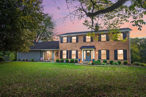 Photo of 1655 Holton Road, Grove City, OH 43123 (MLS # 225038044)