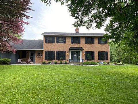 Photo of 1655 Holton Road, Grove City, OH 43123 (MLS # 225038044)