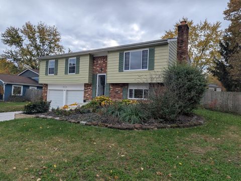 Photo of 377 Highbury Crescen, Columbus, OH 43230 (MLS # 226001704)
