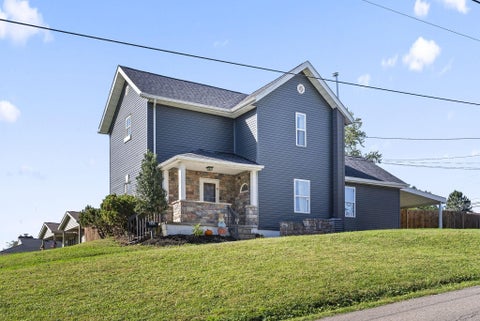 Photo of 450 Ridge Avenue, Newark, OH 43055 (MLS # 226038594)