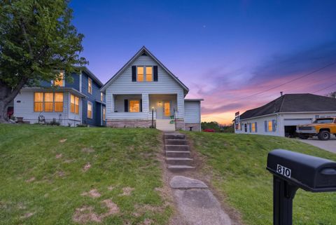 Photo of 810 Highland Avenue, Cambridge, OH 43725 (MLS # 226014219)