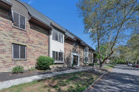 Tiny photo for 652 Olde Towne Avenue 9-652 G #9-652 G, Columbus, OH 43214 (MLS # 225035634)