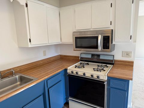 Tiny photo for 652 Olde Towne Avenue 9-652 G #9-652 G, Columbus, OH 43214 (MLS # 225035634)