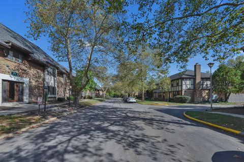 Tiny photo for 652 Olde Towne Avenue 9-652 G #9-652 G, Columbus, OH 43214 (MLS # 225035634)